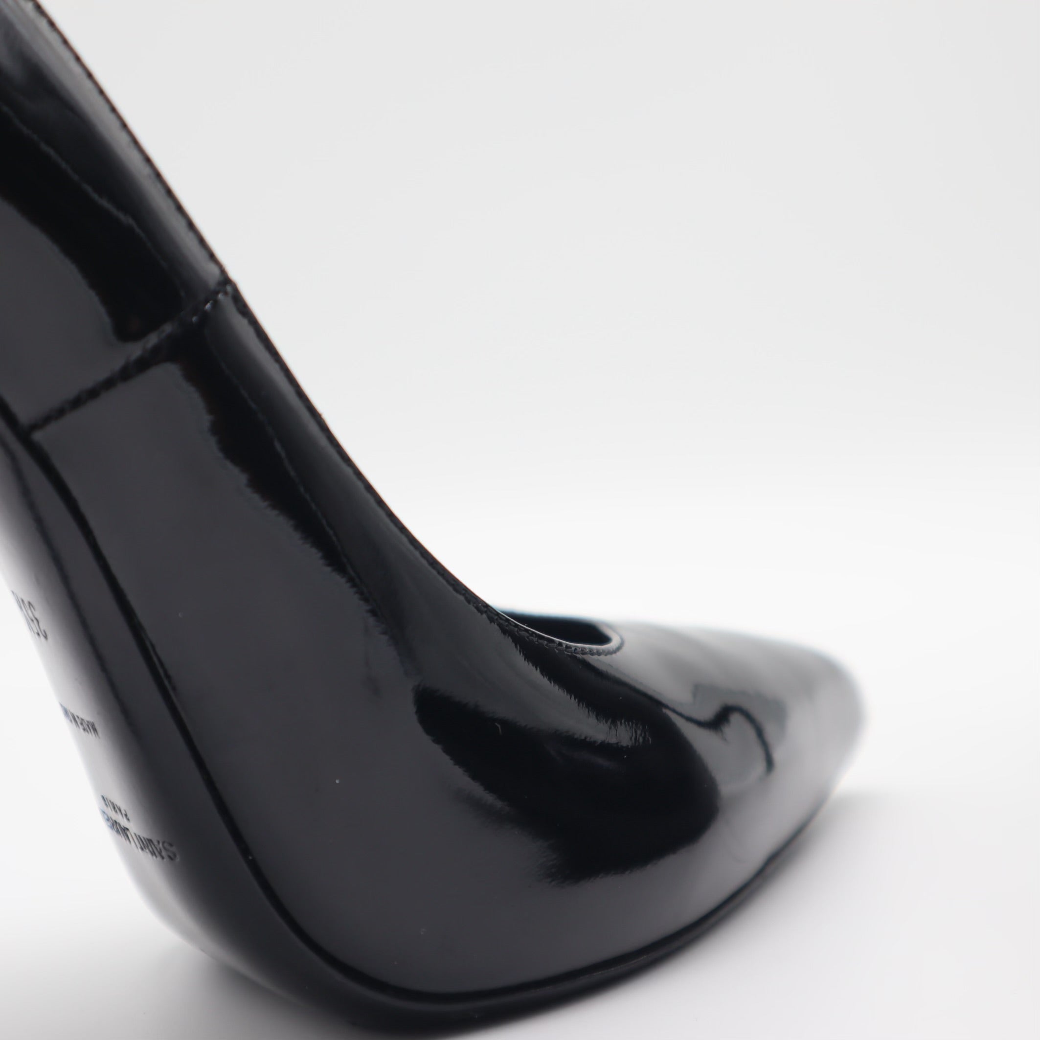 Thorn Patent Leather Pointed Toe Pump Size 35.5 EU