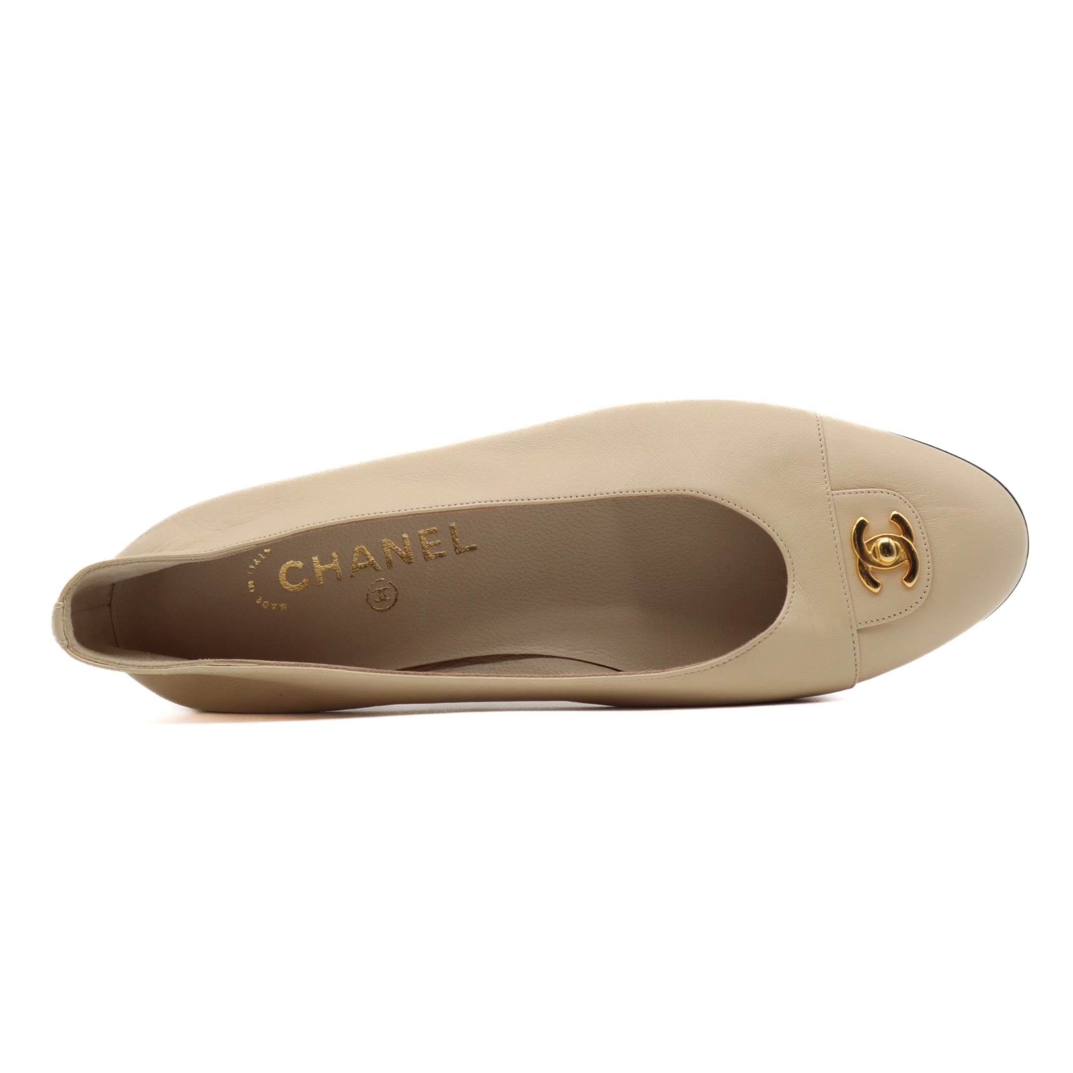 CC Turnlock Vintage Leather Ballet Flats Size 38