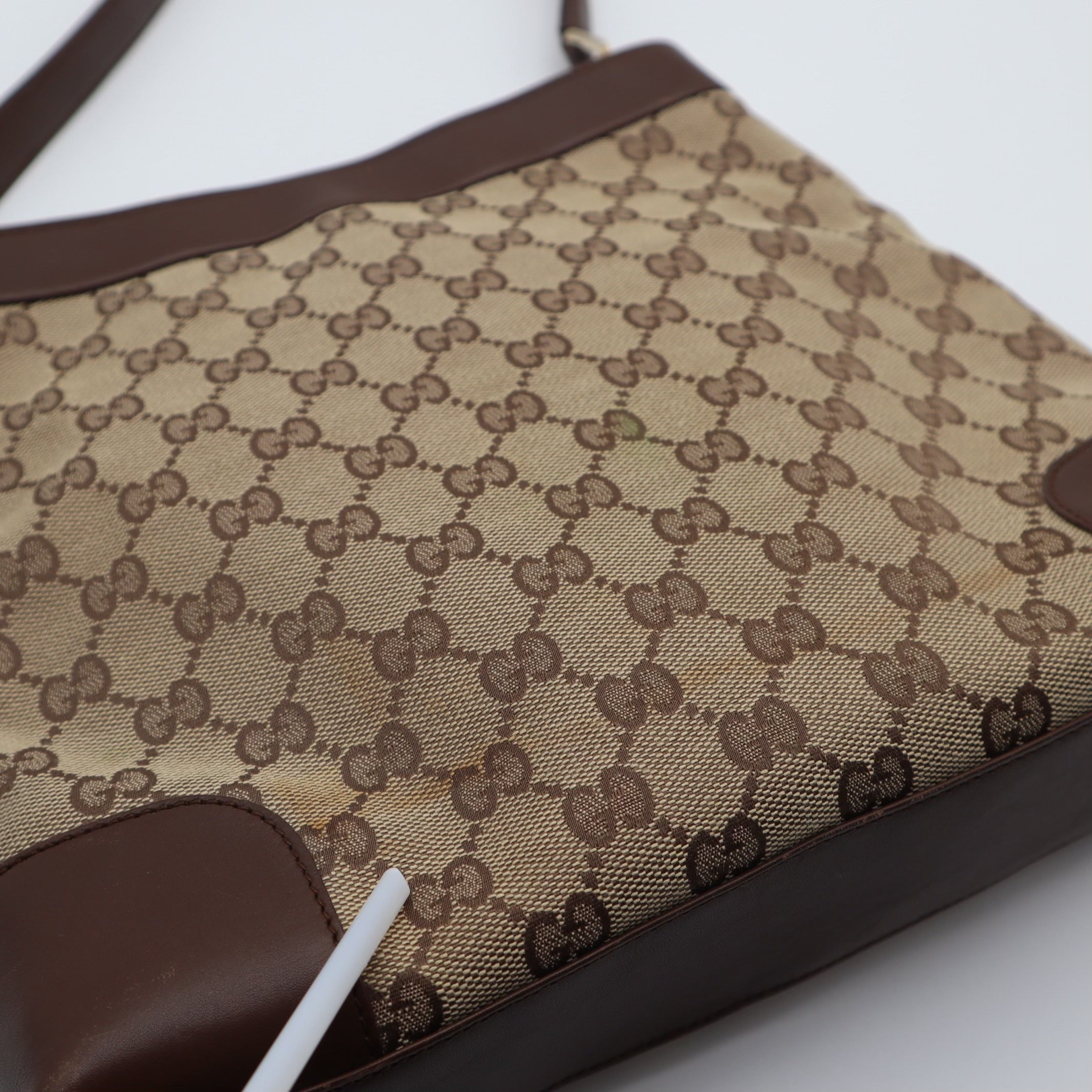 GG Canvas Shoulder Bag