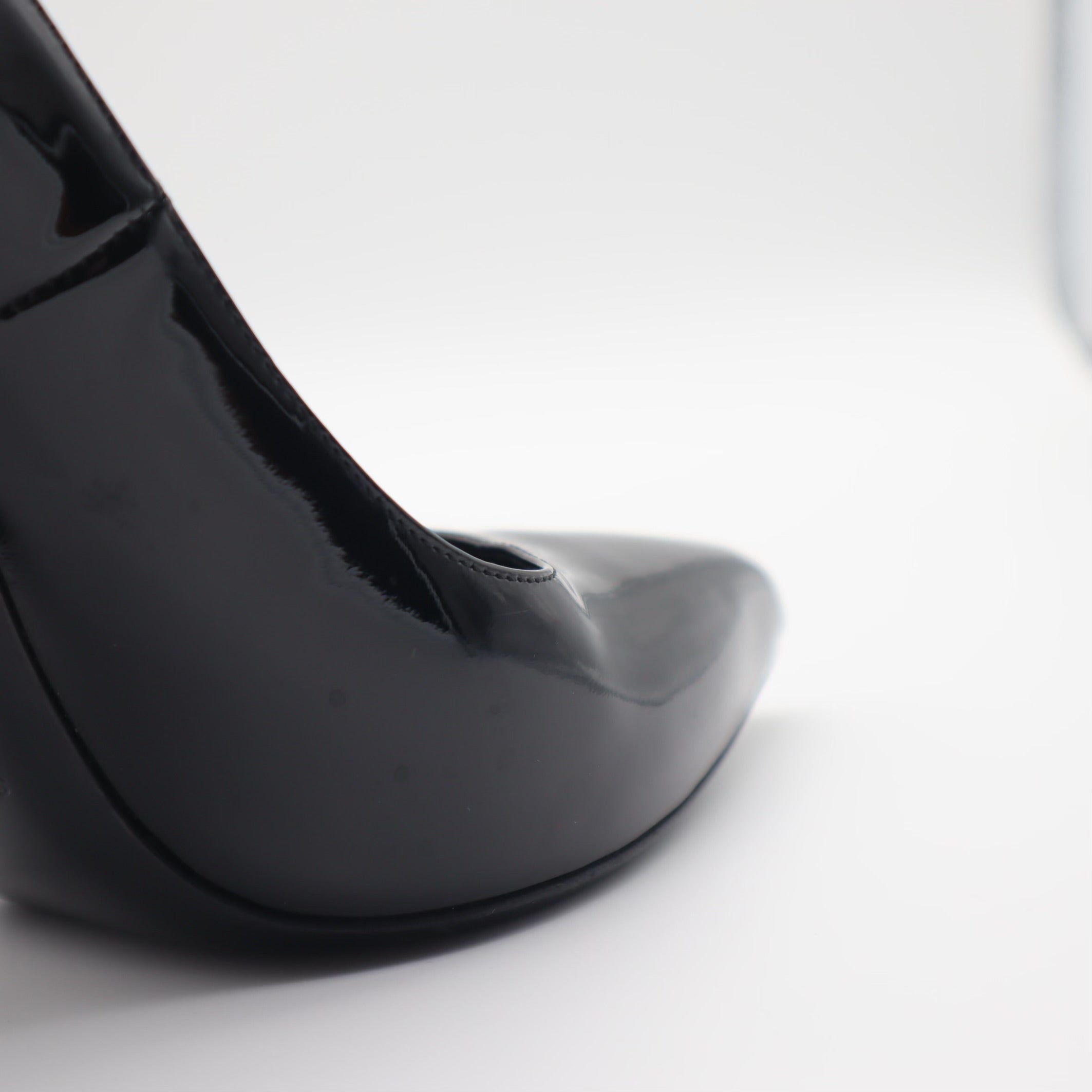 Thorn Patent Leather Pointed Toe Pump Size 35.5 EU